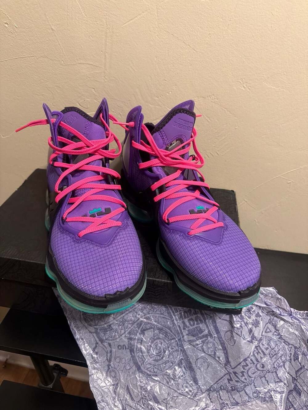 Nike LeBron 19 XIX Wild Berry Hyper Pink Basketball Shoes Men's Size 11